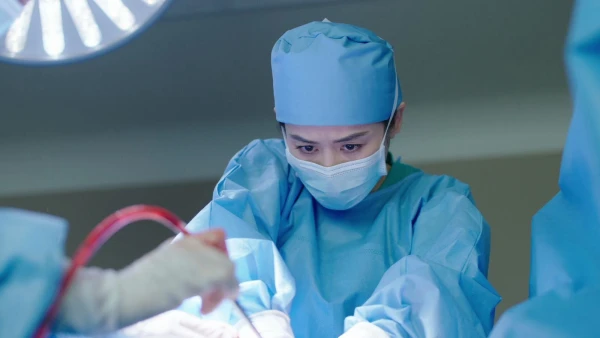 Bà Hoàng Cự Tháp - The Queen of  Castle