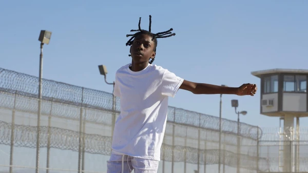 Bài ca sau song sắt - Songs from the Hole